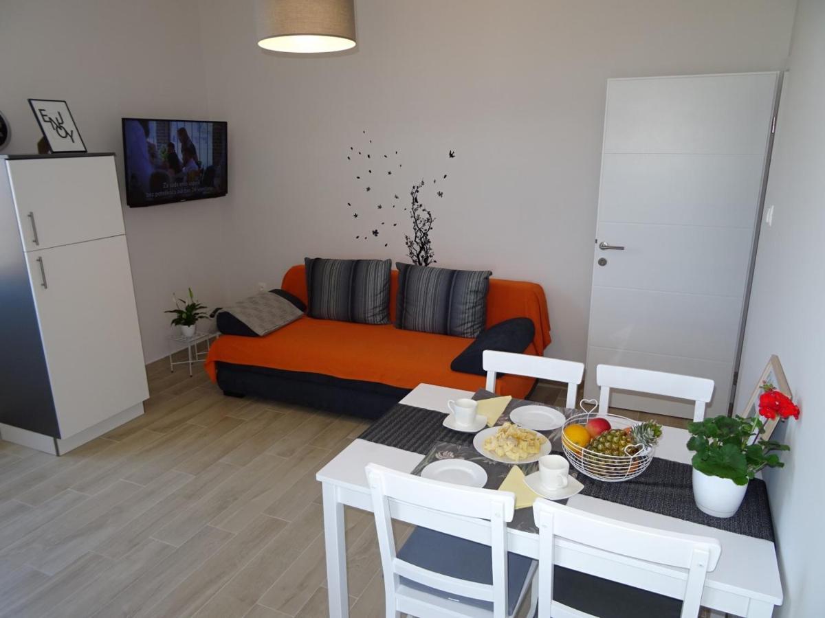 Luka's Arena View Apartment *